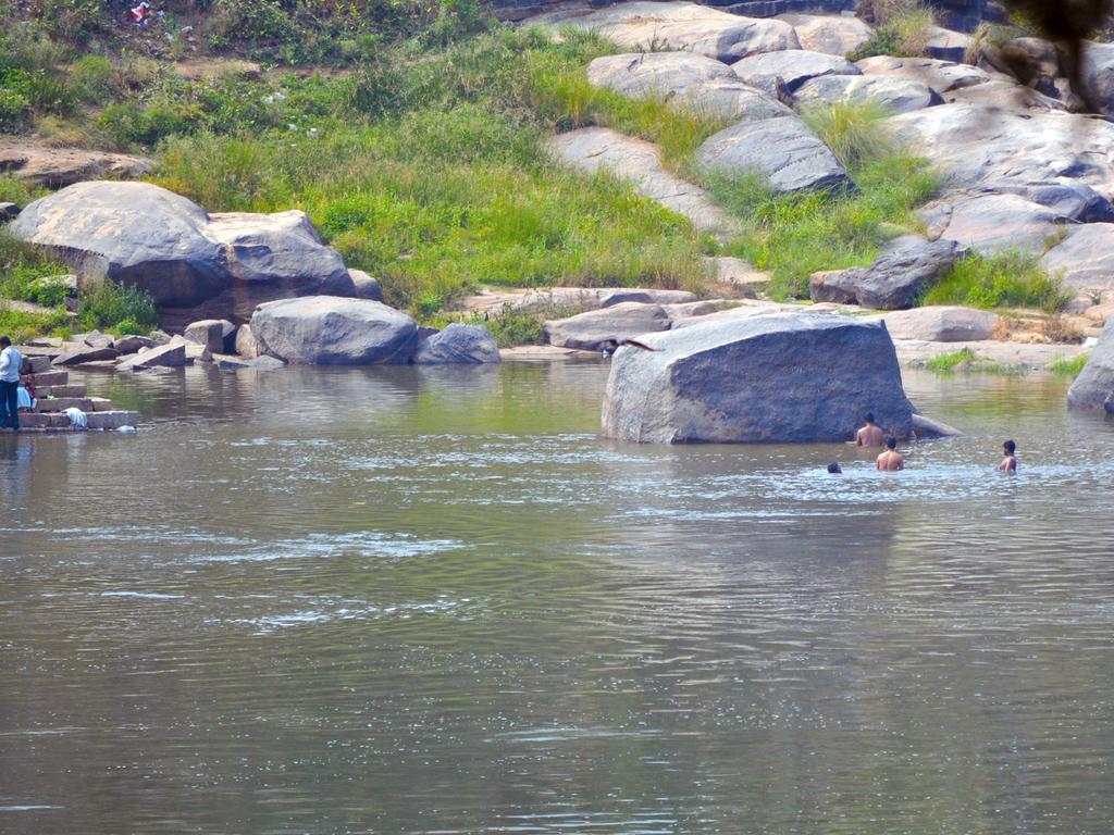Uma Shankar Hampi Bagian luar foto