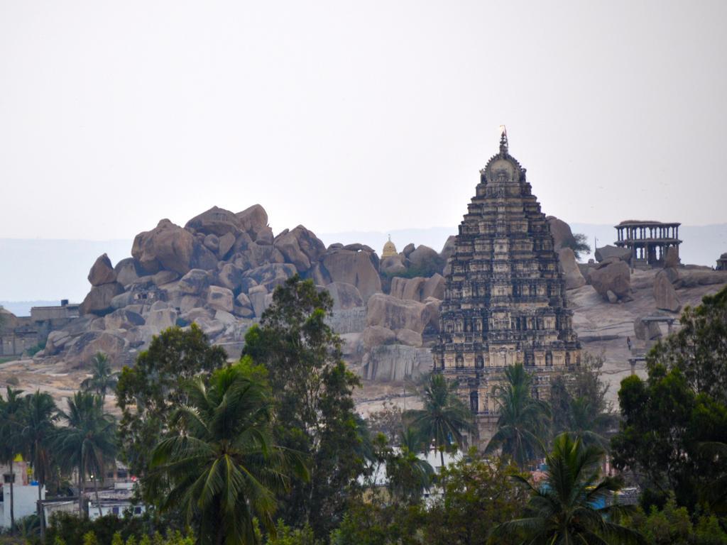 Uma Shankar Hampi Bagian luar foto