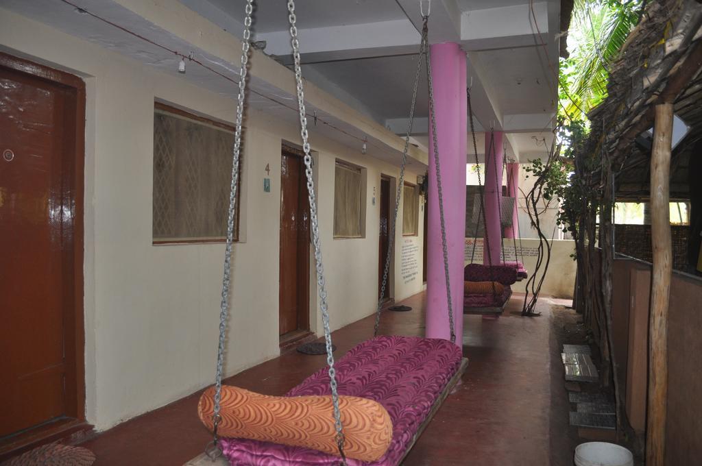 Uma Shankar Hampi Bagian luar foto