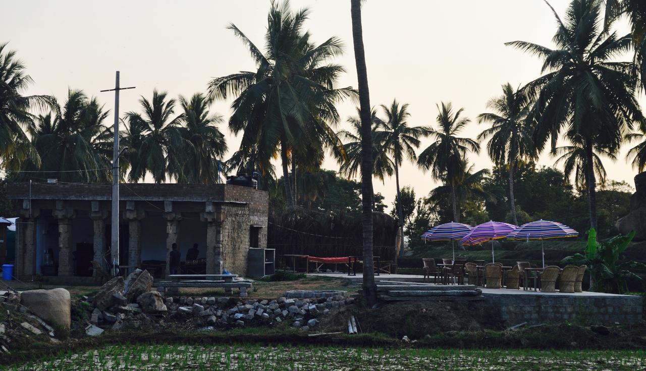 Uma Shankar Hampi Bagian luar foto