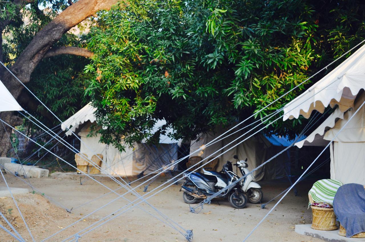 Uma Shankar Hampi Bagian luar foto